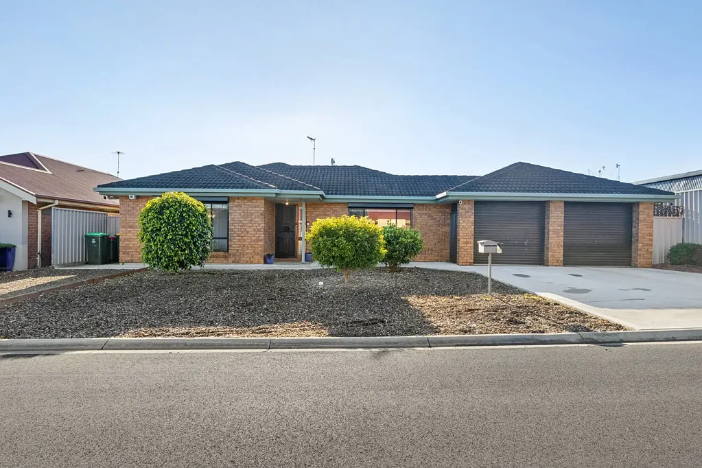 Craigmore 4 Bedroom Modernised family entertainer in the rapidly expanding north