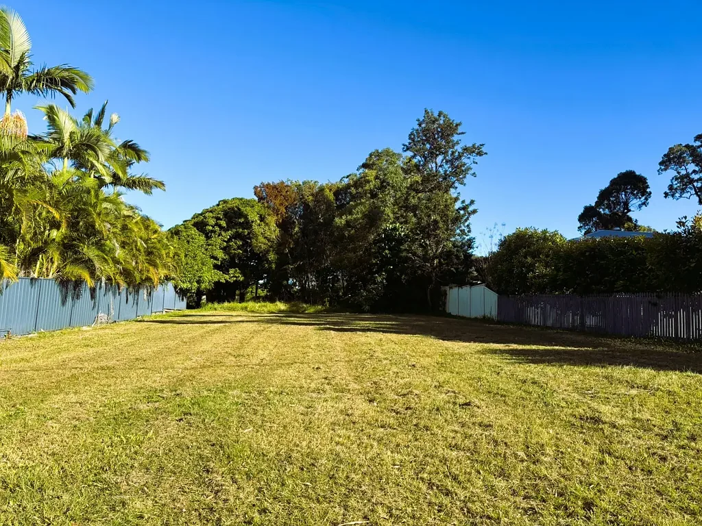 Russell Island Prime Land Opportunity at 40 Bay Drive – 607m²