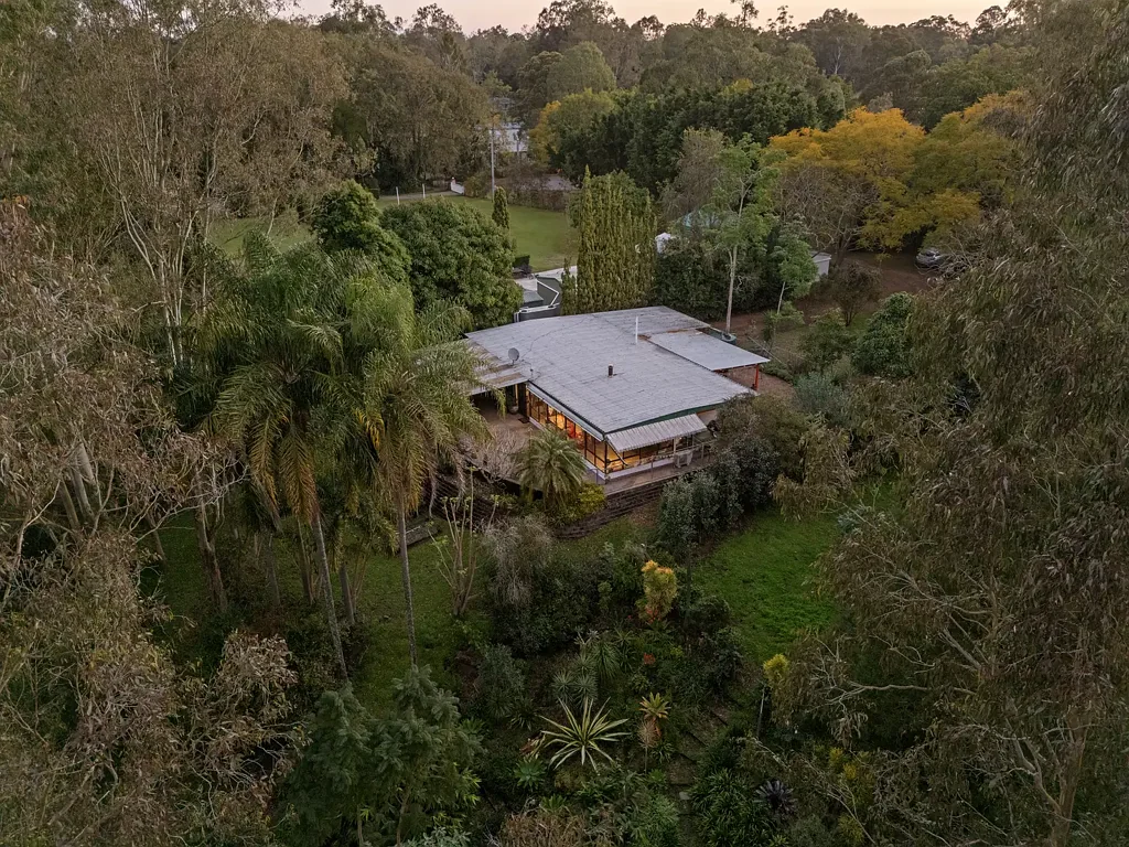102-104 Dampier Street, Barellan Point, QLD 4306