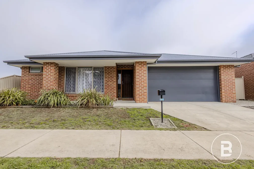 Canadian 3Moenga THREE BEDROOM BRICK HOME IN POPULAR LOCATION