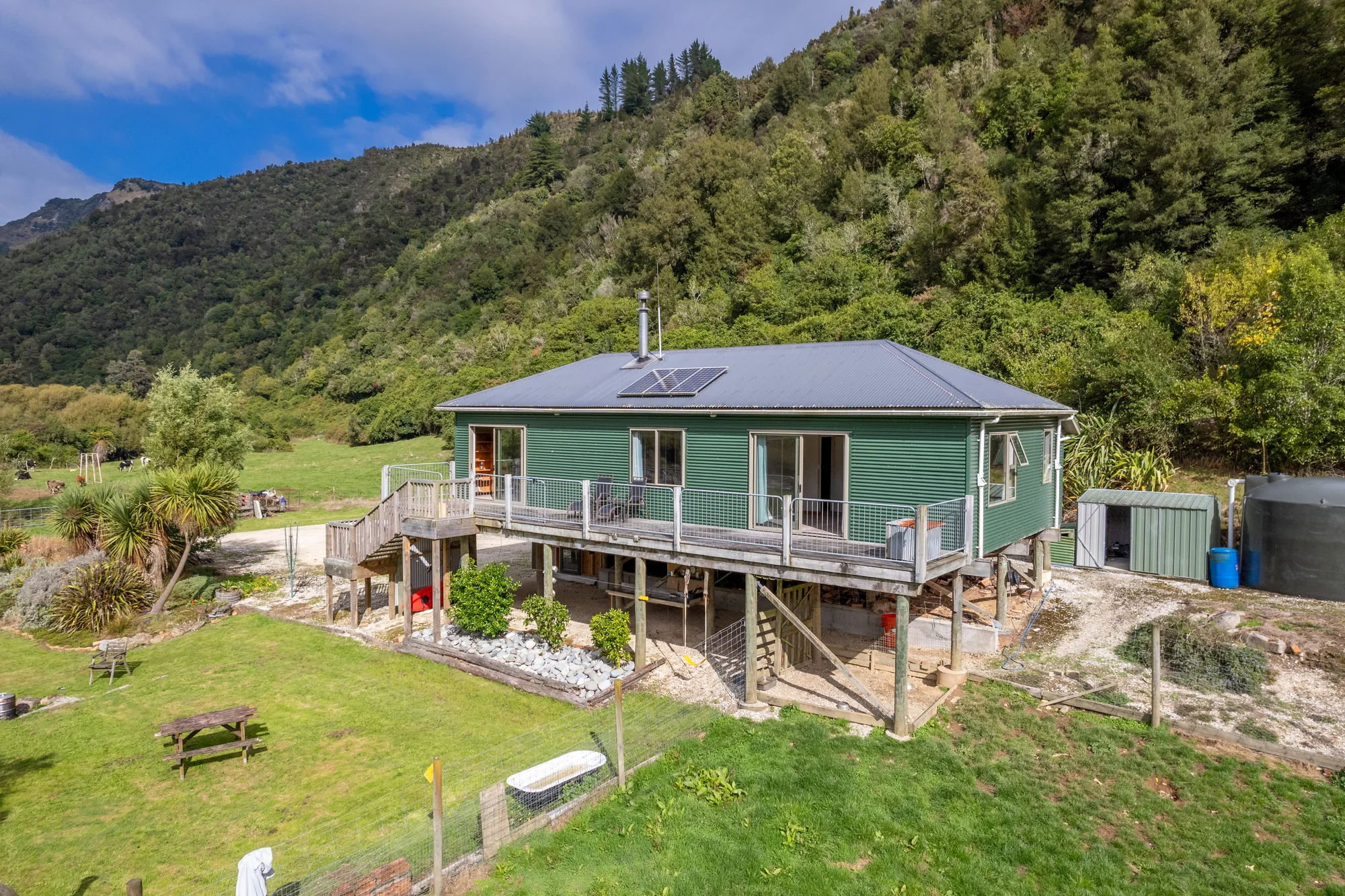 Murchison Modern comfort. Rural freedom. Remarkable views.