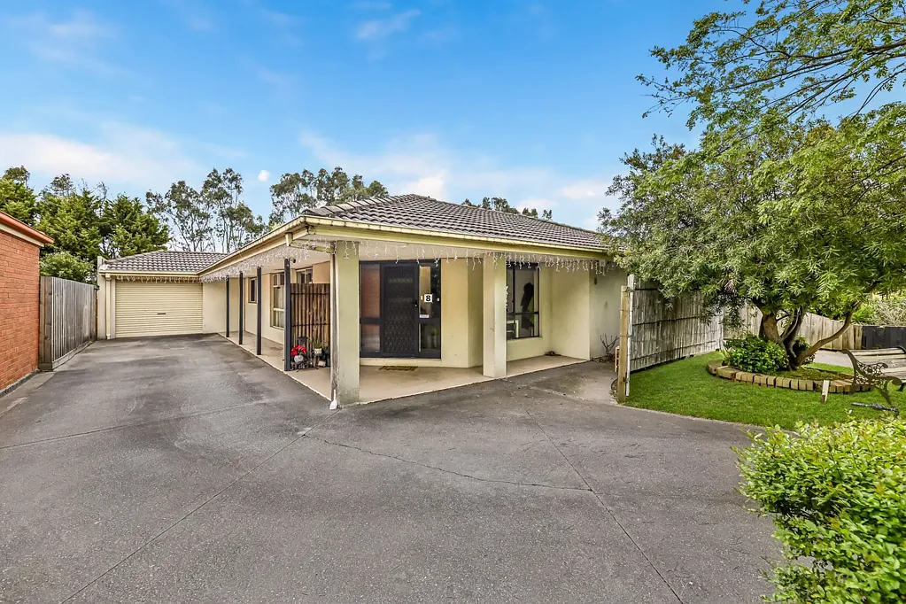 Narre Warren South 4房 宽敞四卧主卧套 现代厨餐一体 全屋供暖空调 宽敞露台娱乐 便捷车库车位 优质学区环绕 Light-Filled Family Home with Space, Comfort, and Investment Appeal