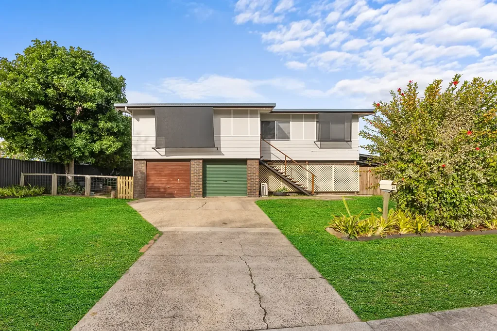 Morayfield 3ਬੈੱਡਰੂਮ Well-Presented Highset Home with Multiple Living Spaces