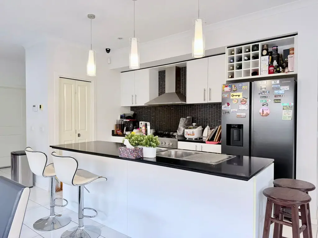 Eco-Friendly 5 Bedroom home! Walk to Shops, Schools & More..