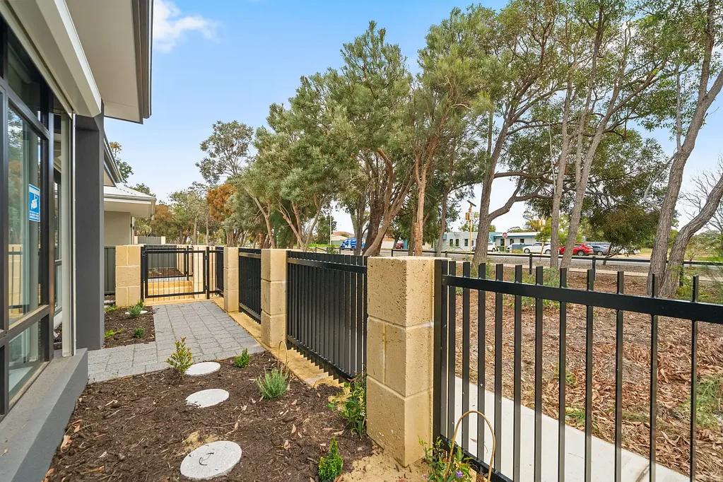 Coodanup 4Moenga Near new, quality and a lifestyle designed around nature.