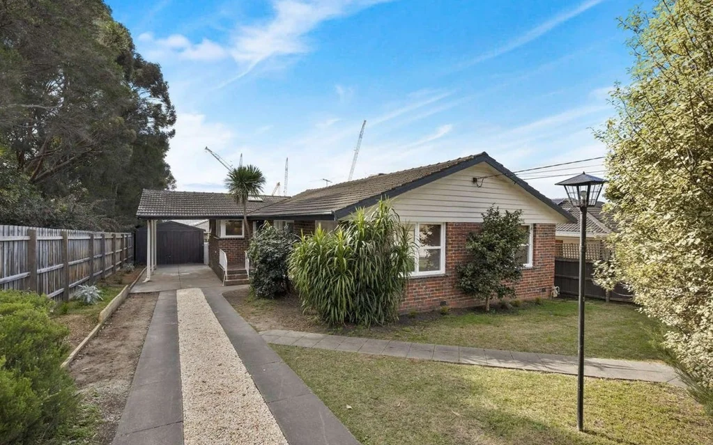 BRILLIANT LOCATION! WALK TO BURWOOD ONE & WOOLWORTHS