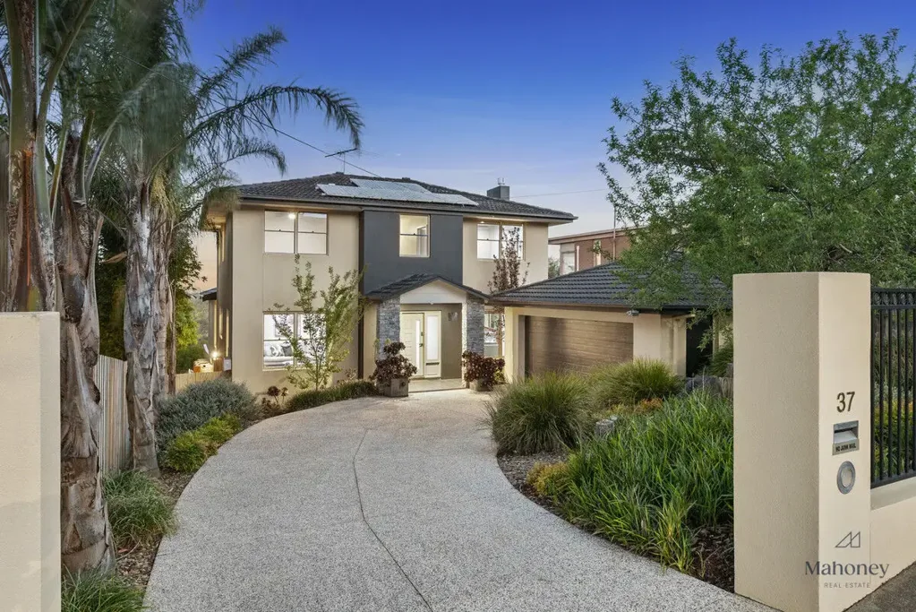 37 Cara Road, Highton, VIC 3216