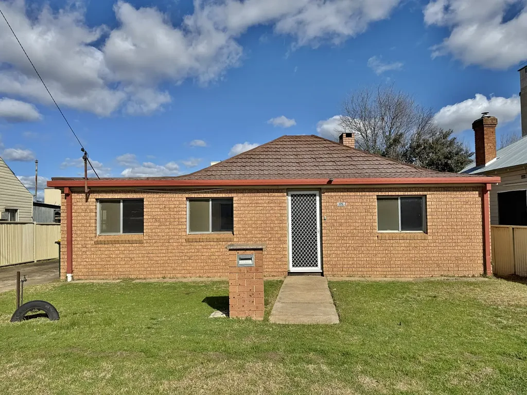 Young 4ਬੈੱਡਰੂਮ Affordable Brick Veneer with Loads of Potential!
