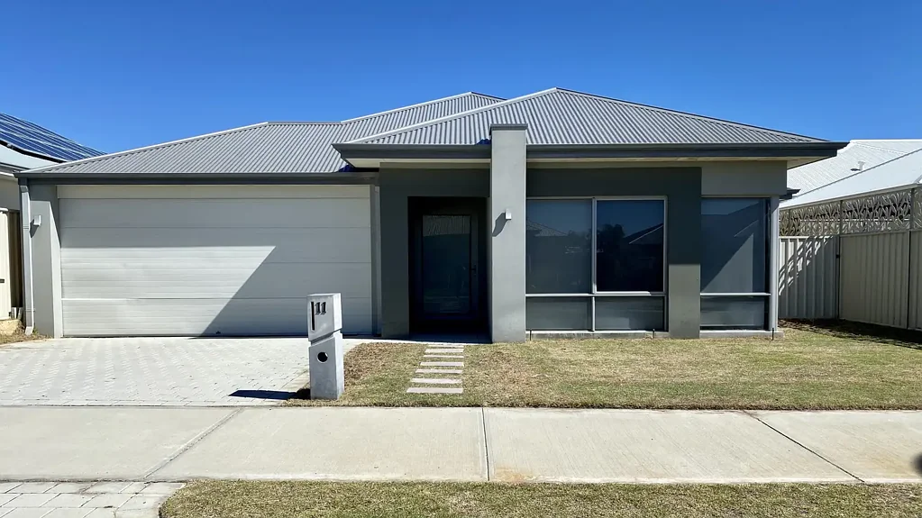 Spacious Family Home with Theatre, Activity Room & Fully Fenced Spa
