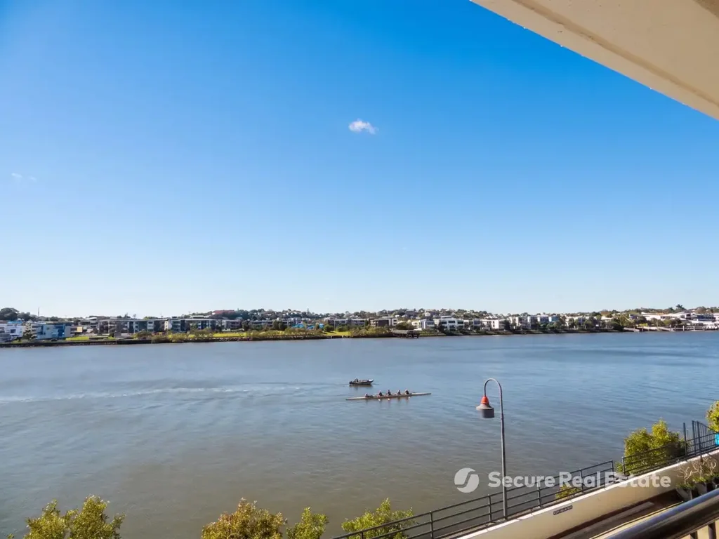 Waterfront Living in Teneriffe