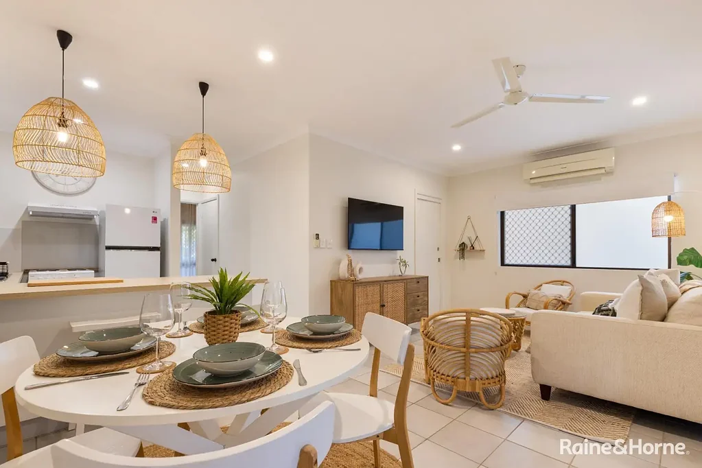 2 bedroom - Partly Furnished - Pool
