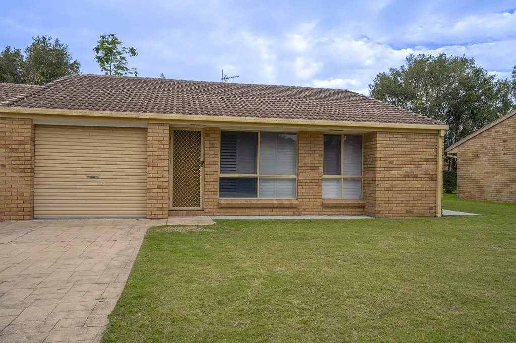 SHARE HOUSE, ROOM TO RENT INCLS ALL BILLS, VIEW OVER PARK, QUIET, 3 OTHER TENANTS, CLOSE TO M1 AND WESTFIELD HELENSVALE