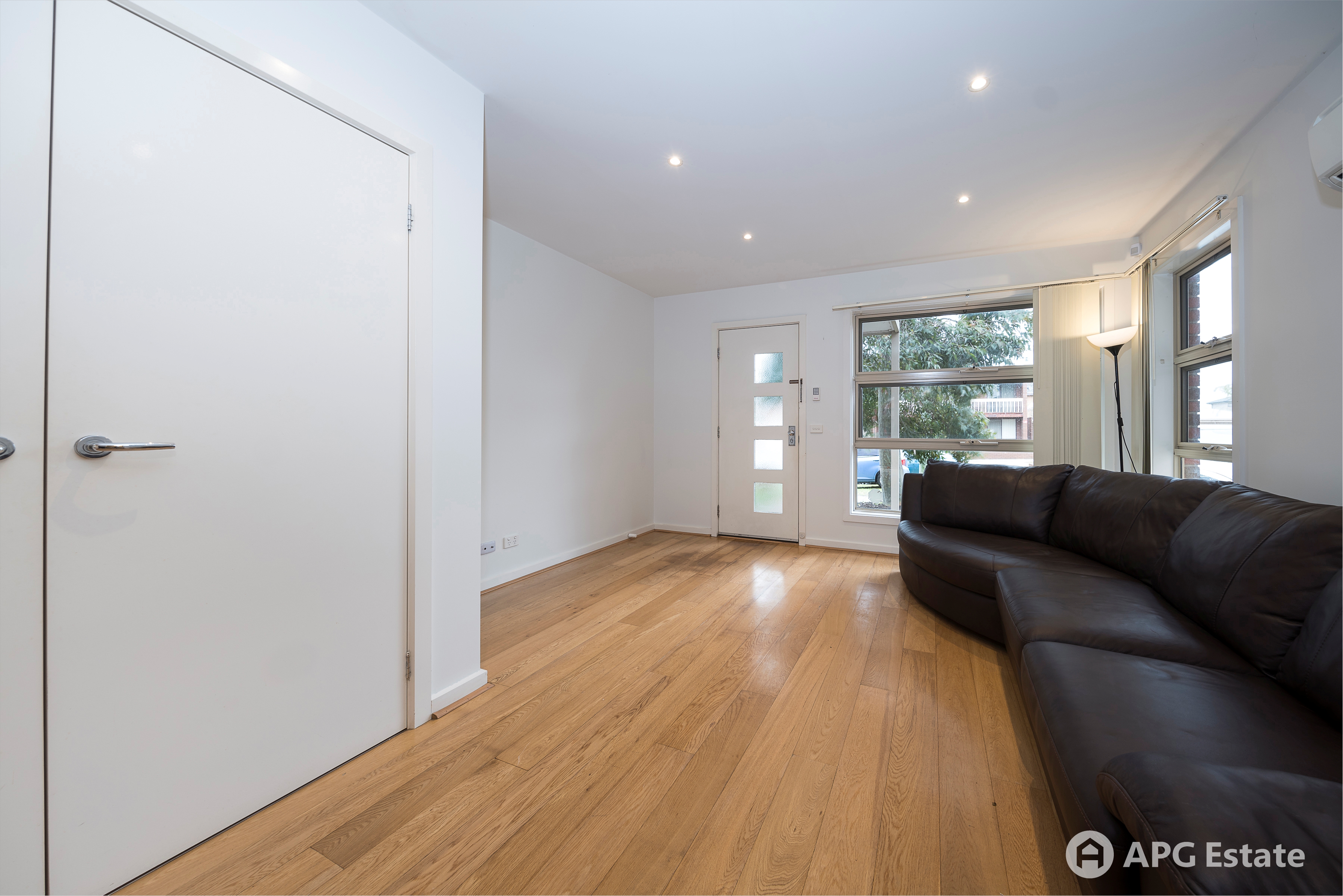 98 ORMOND RD, CLAYTON VIC 3168, 0房, 0浴, Townhouse