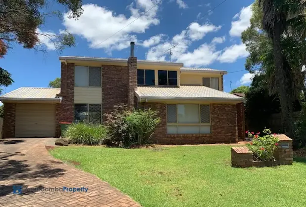 Spacious family home in prime Centenary Heights location!