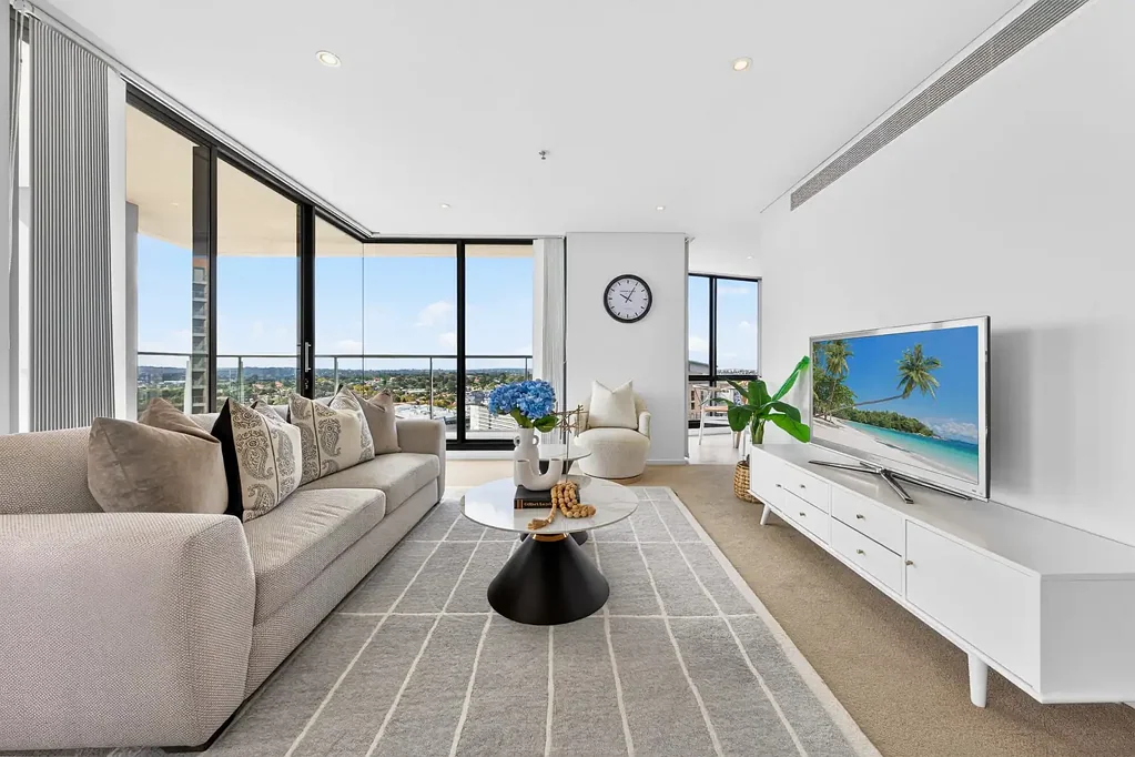 Chatswood 3房 Mirvac品质建造 东北角全采光 混凝土隔音墙 开放式大空间 三卧带套间 主卧享阳台 双车位储物笼 学区步行便利 Luxurious Mirvac Resort Style Living In The Heart Of Chatswood