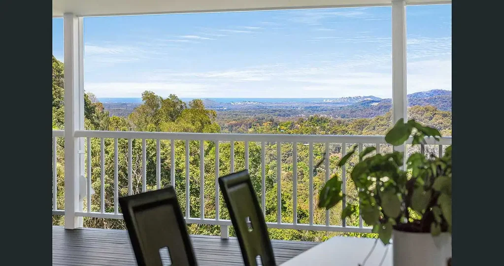 Large furnished home with breathtaking views plus granny /teenagers flat.