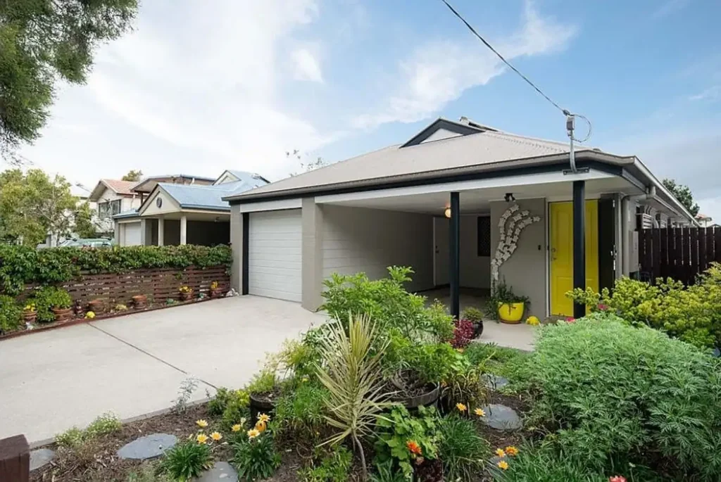 4 BEDROOM HOME WITH DUCTED AIR CONDITIONING