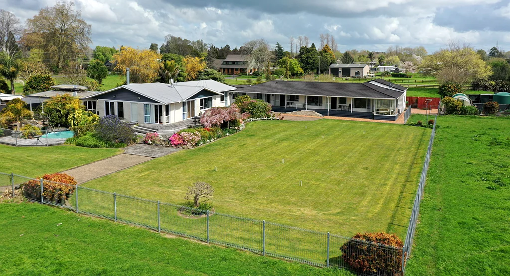 Cambridge Two Homes - One Title - Hautapu School Proximity
