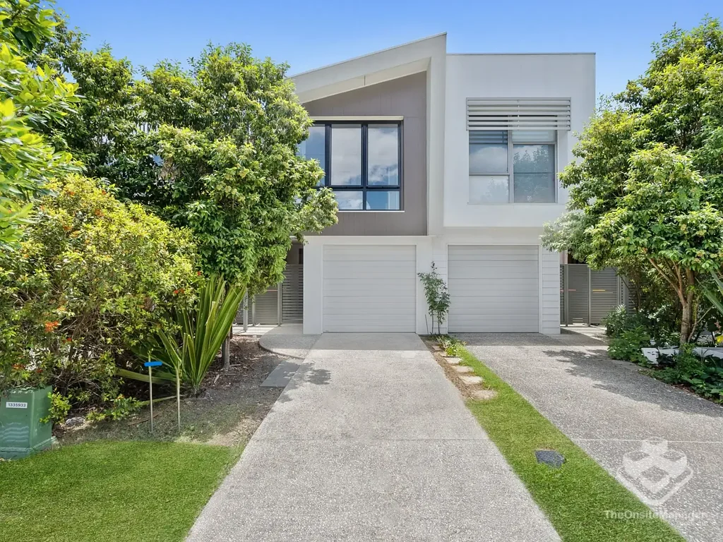 Three bedrooms townhouse for rent