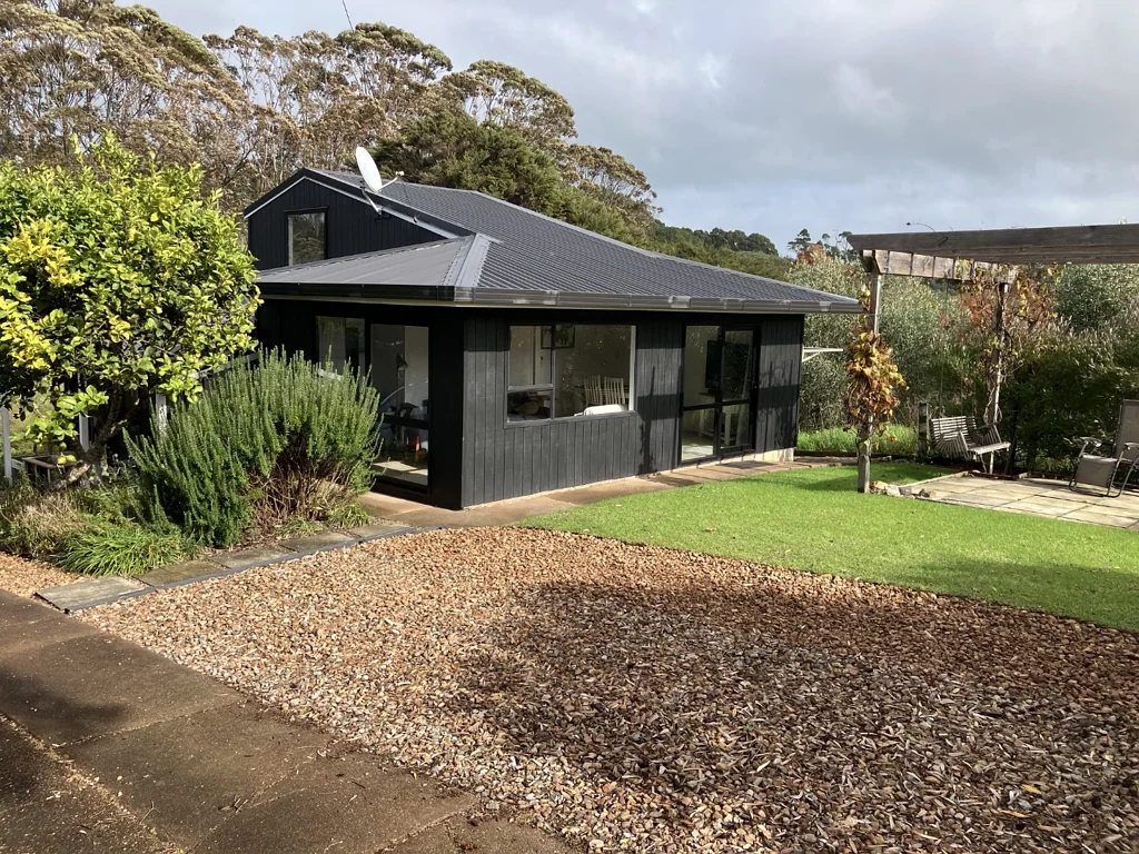 Onetangi family home - long term available now