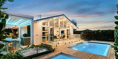 奥克兰Meadowbank翻新屋拍出225.5万纽币，溢价近40万！