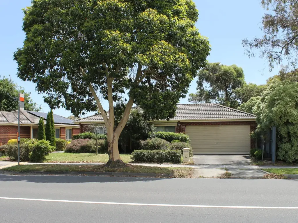 Ringwood 3 Bedroom Comfortable, Spacious and Light-filled Unit in Ringwood