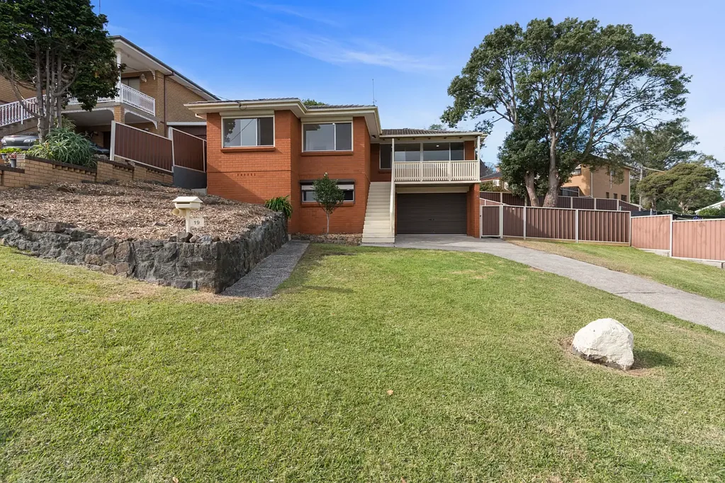 Figtree 4 Bedroom Elevated Solid Modernised Brick Home