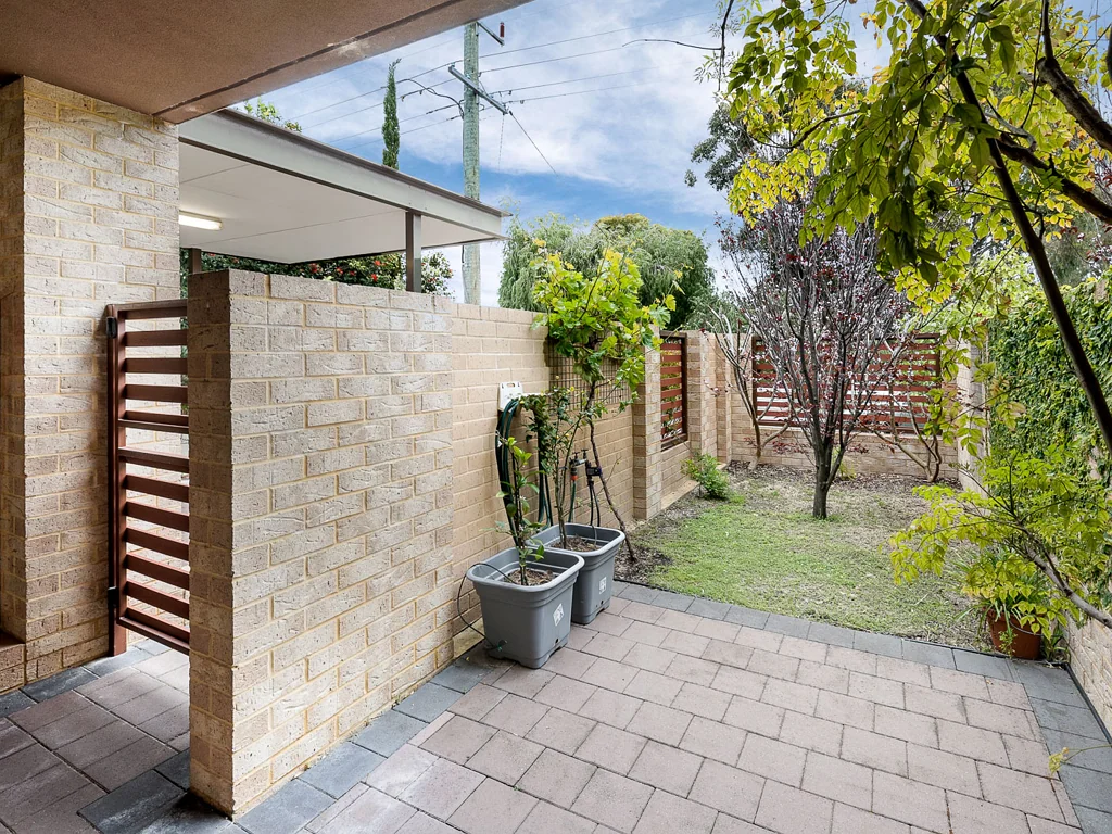 2/4 McKimmie Road, Palmyra, WA 6157