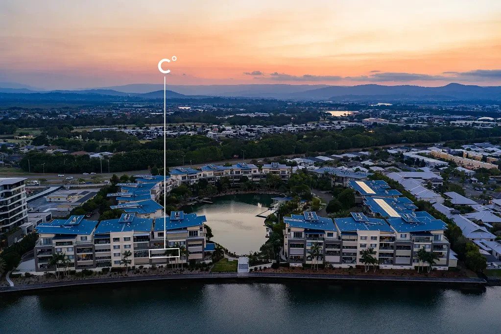 Hope Island 3Kwarto OWNERS PURCHASED ELSEWHERE - Luxury Waterfront Apartment with Expansive Entertaining & Resort-Style Living