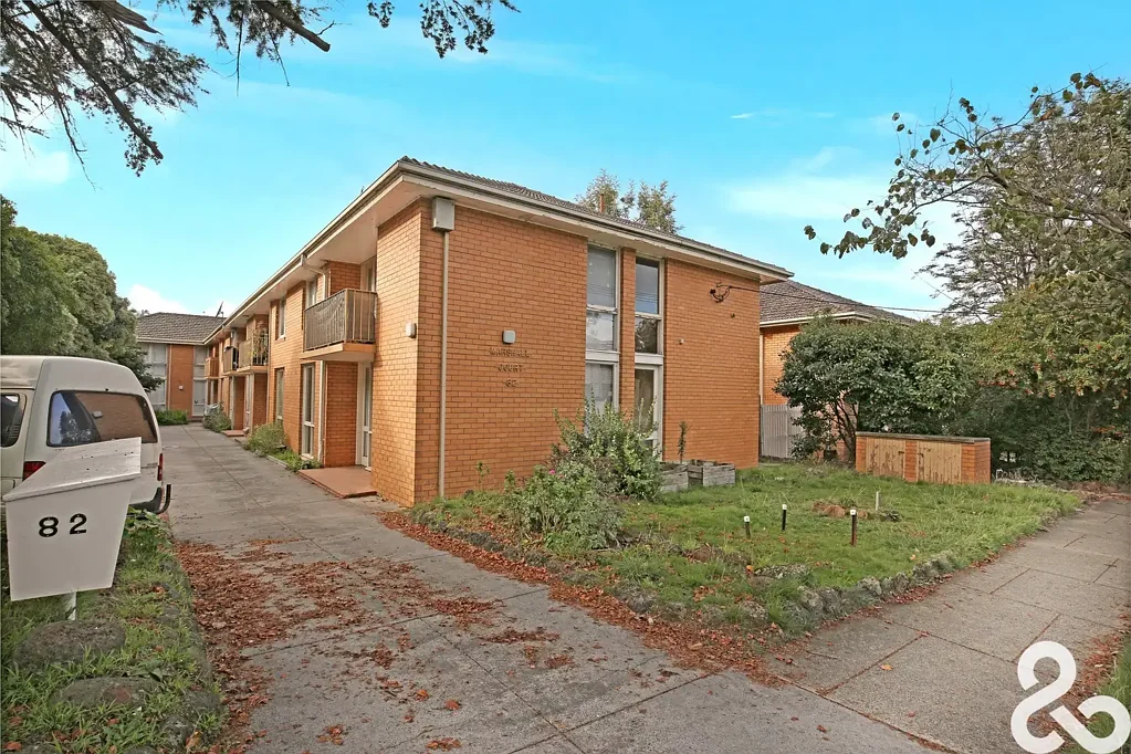 Bright & Convenient 2-Bedroom Unit in Ivanhoe