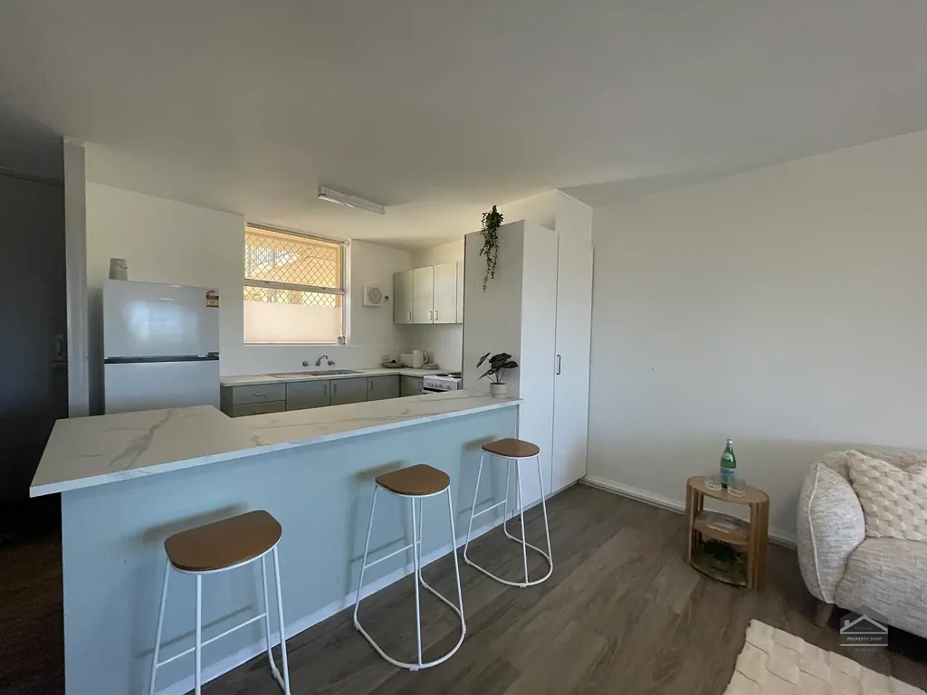 Executive, Furnished Unit Available Now