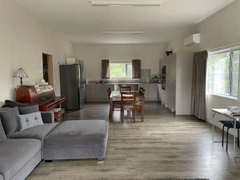 Spacious one bedroom unit (incl internet and power)
