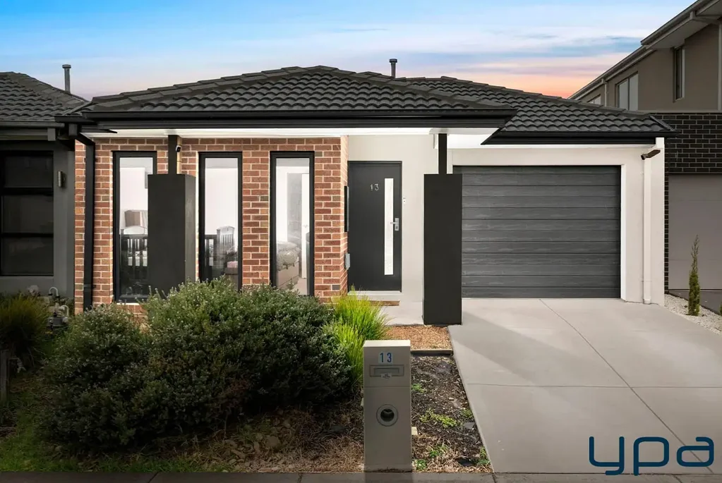 Family-Friendly Living in a Quiet, Convenient Location !!