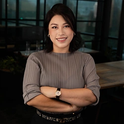 小艾 Esther He