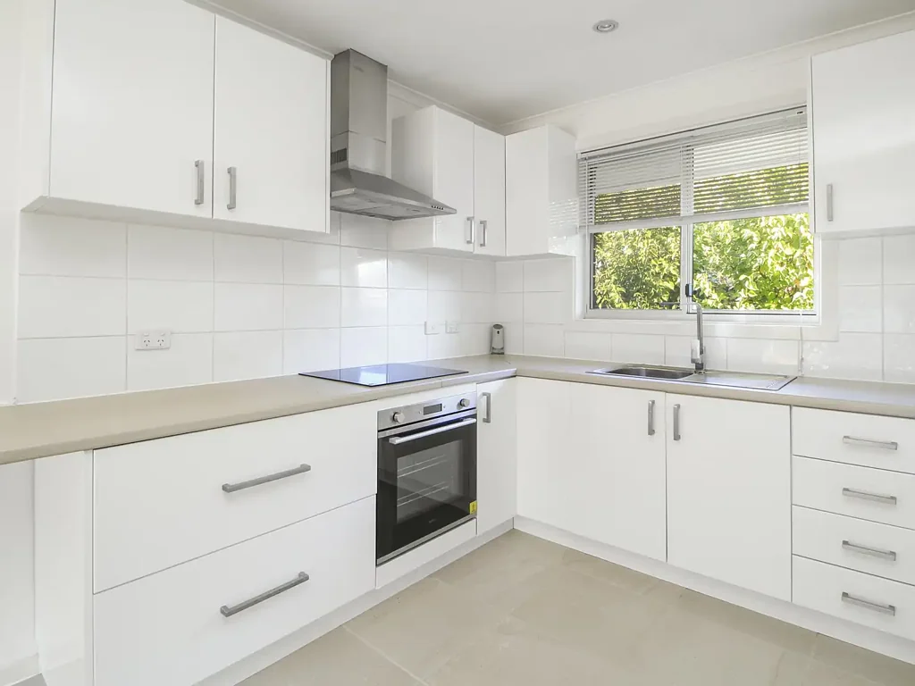 Bairnsdale 2 Bedroom QUIET, BRIGHT & BEAUTIFULLY UPDATED