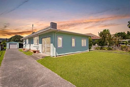 7 London Street, Te Atatu Peninsula