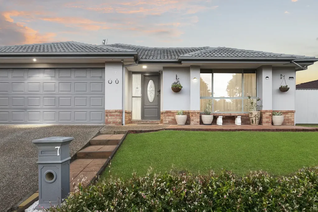 Upper Coomera 3房  Spacious Living, Side Access & Endless Potential in a Prime Position