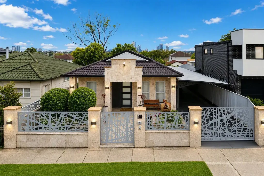 Merrylands 4Zimmer Stylish Family Residence on a Spacious 710sqm Parcel with Exceptional Outdoor Space