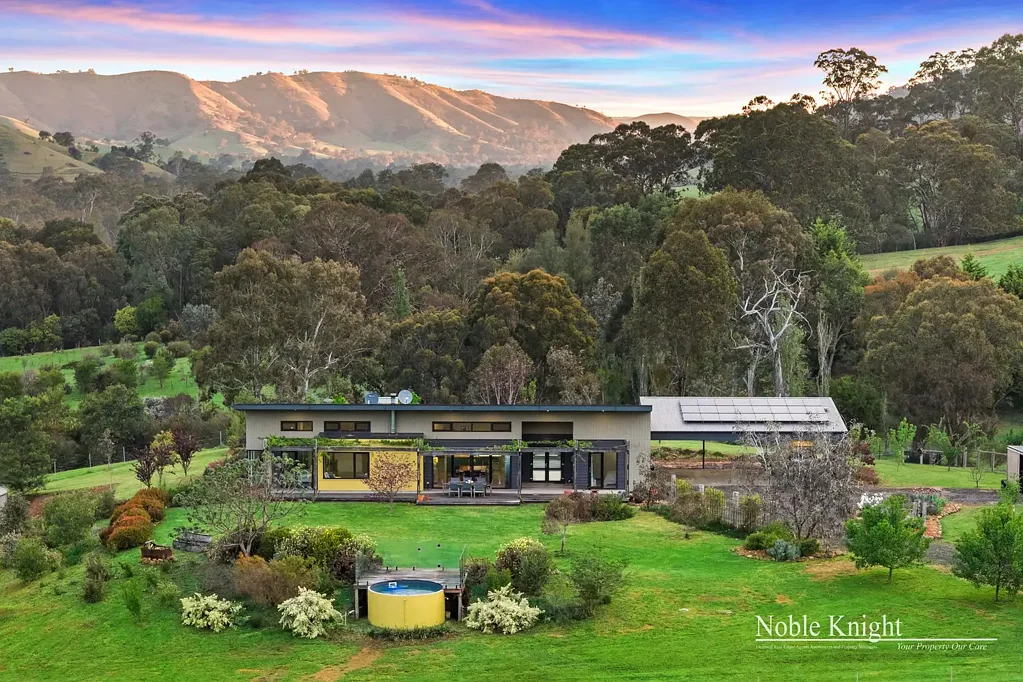 Strath Creek Designer Lifestyle Retreat on 18. 6 acres Approx Plus Creek Lease