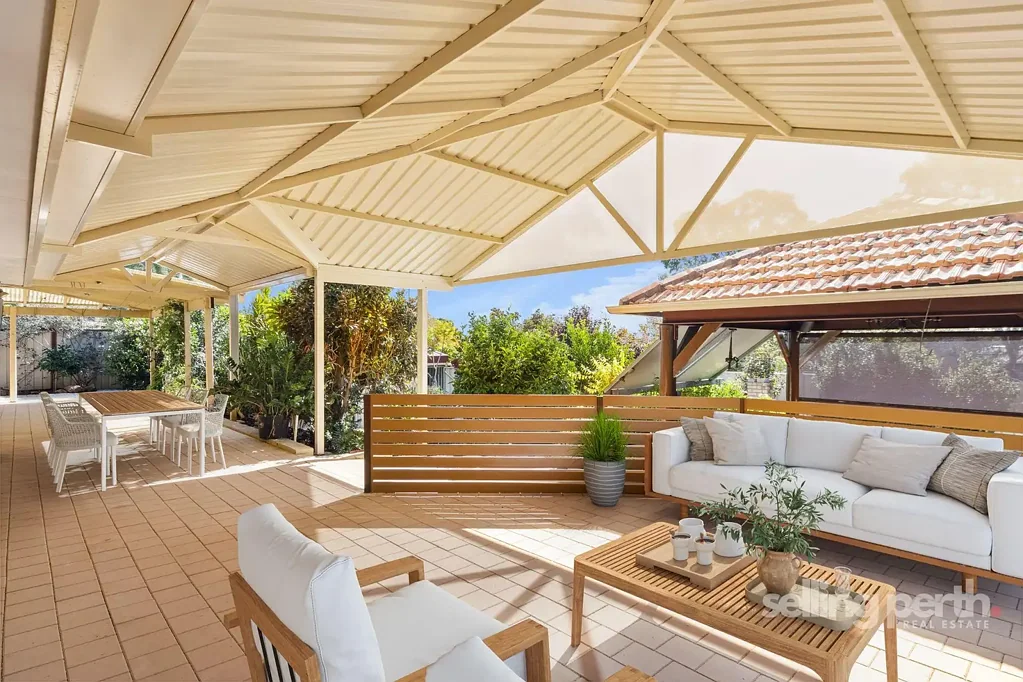 Ballajura 4침실 4 Bed X 2 Bath With Workshop In Lakes Estate