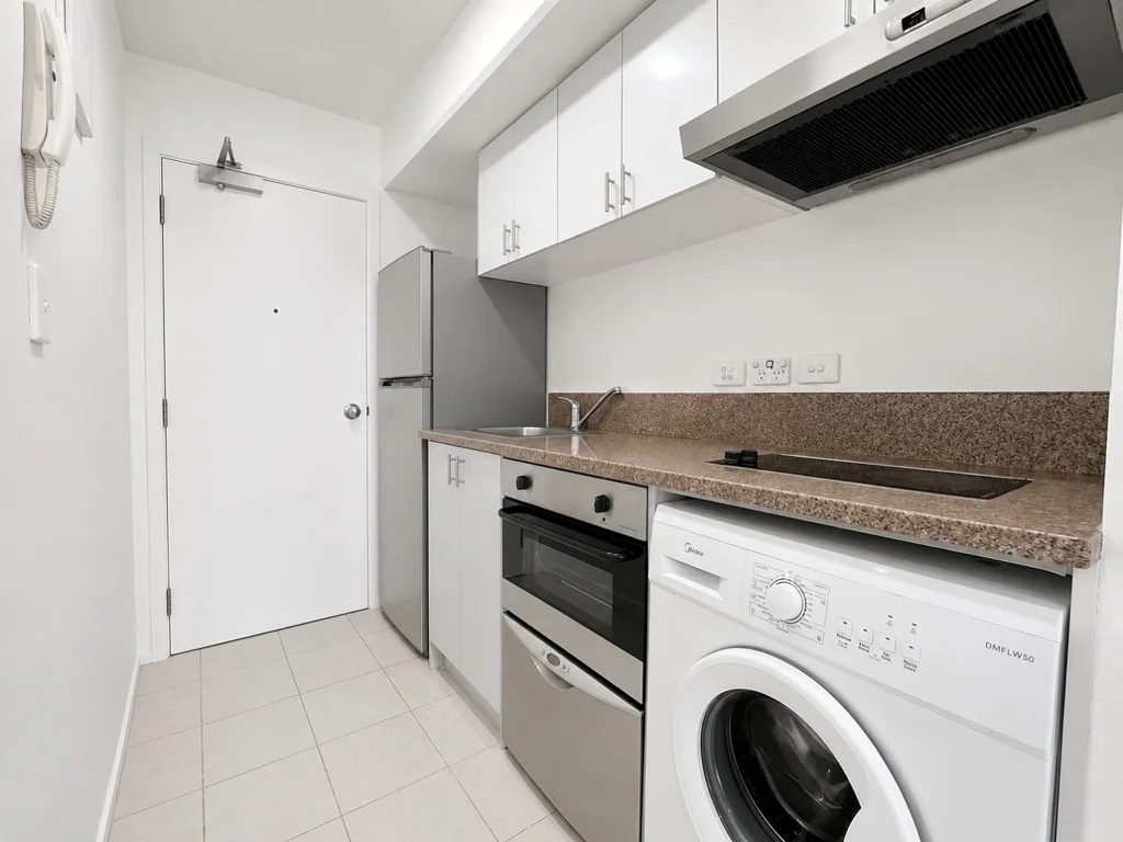 Newly refurbished 2 x single bedroom apartment