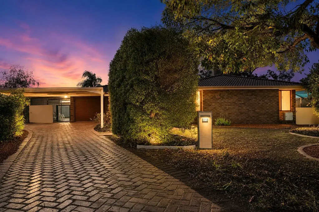 Gosnells 4房  PARKSIDE FAMILY HOME!! RENOVATED!!