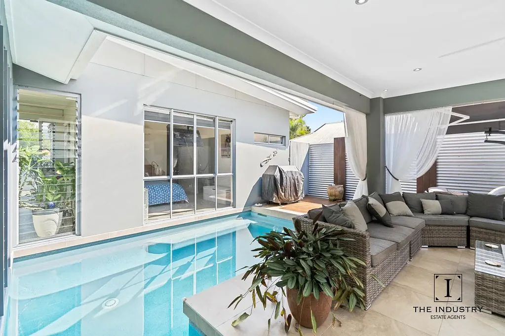 Trinity Beach 5Kwarto Coastal Home | Includes a Detached Guest House
