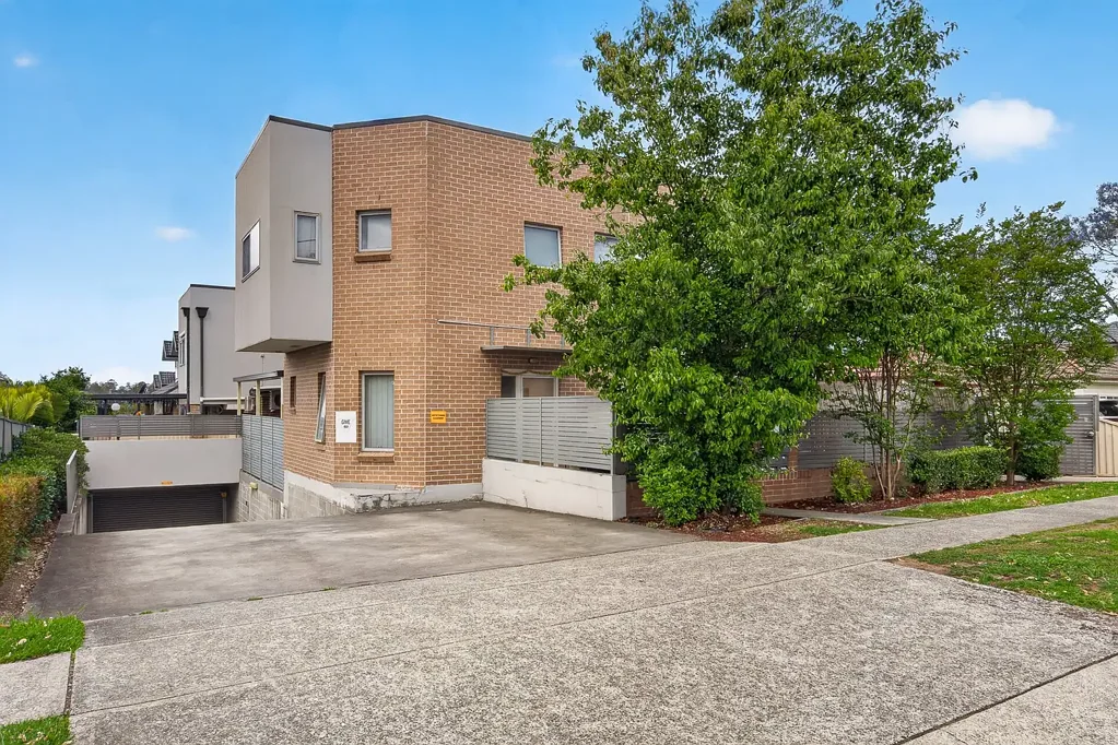 Girraween 3Kwarto BEAUTIFULLY MAINTAINED TOWNHOUSE, FOOTSTEPS TO GIRRAWEEN PUBLIC SCHOOL