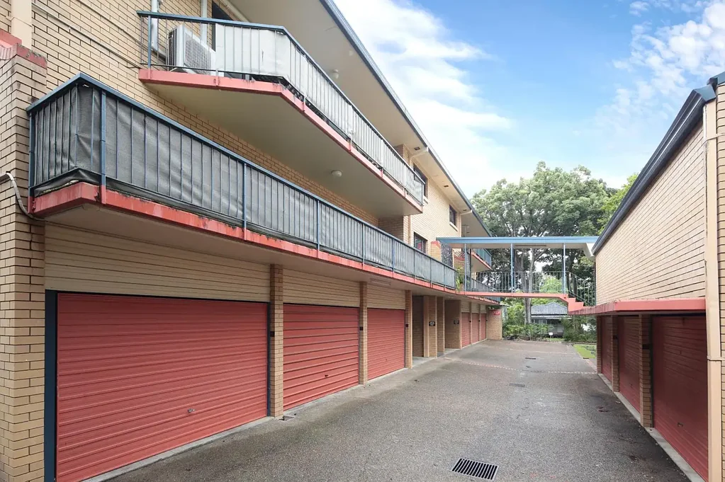 Charming Top-Floor Unit