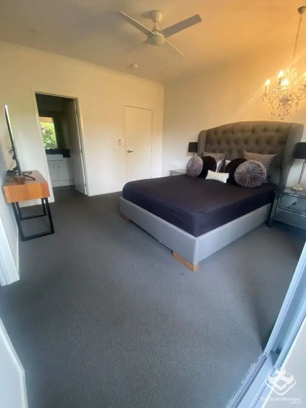 FURNISHED STUDIO WITH PRIVATE ENTRY AND COURTYARD $450 per week