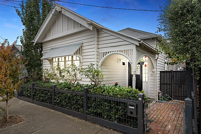 Yarraville 2房 提升的爱德华时代优雅 - Yarraville 中心经典与现代的融合 Elevated Edwardian Elegance - Character Meets Contemporary in the Heart of Yarraville