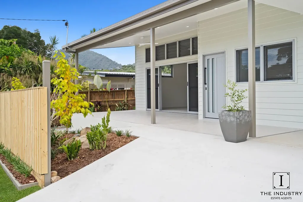 Whitfield 2房  Newly built executive home in the heart of Whitfield