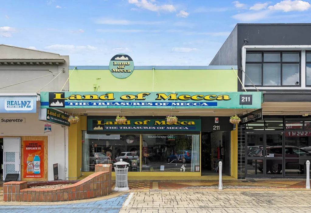 Pukekohe 主街零售物业 北向朝阳 空置出售 Business - Town Centre分区 建筑限高4-8层 发展前景可期！ MAIN STREET RETAIL INVESTMENT