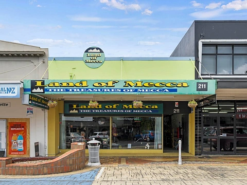 Pukekohe 主街零售物业 北向朝阳 空置出售 Business - Town Centre分区 建筑限高4-8层 发展前景可期！ MAIN STREET RETAIL INVESTMENT